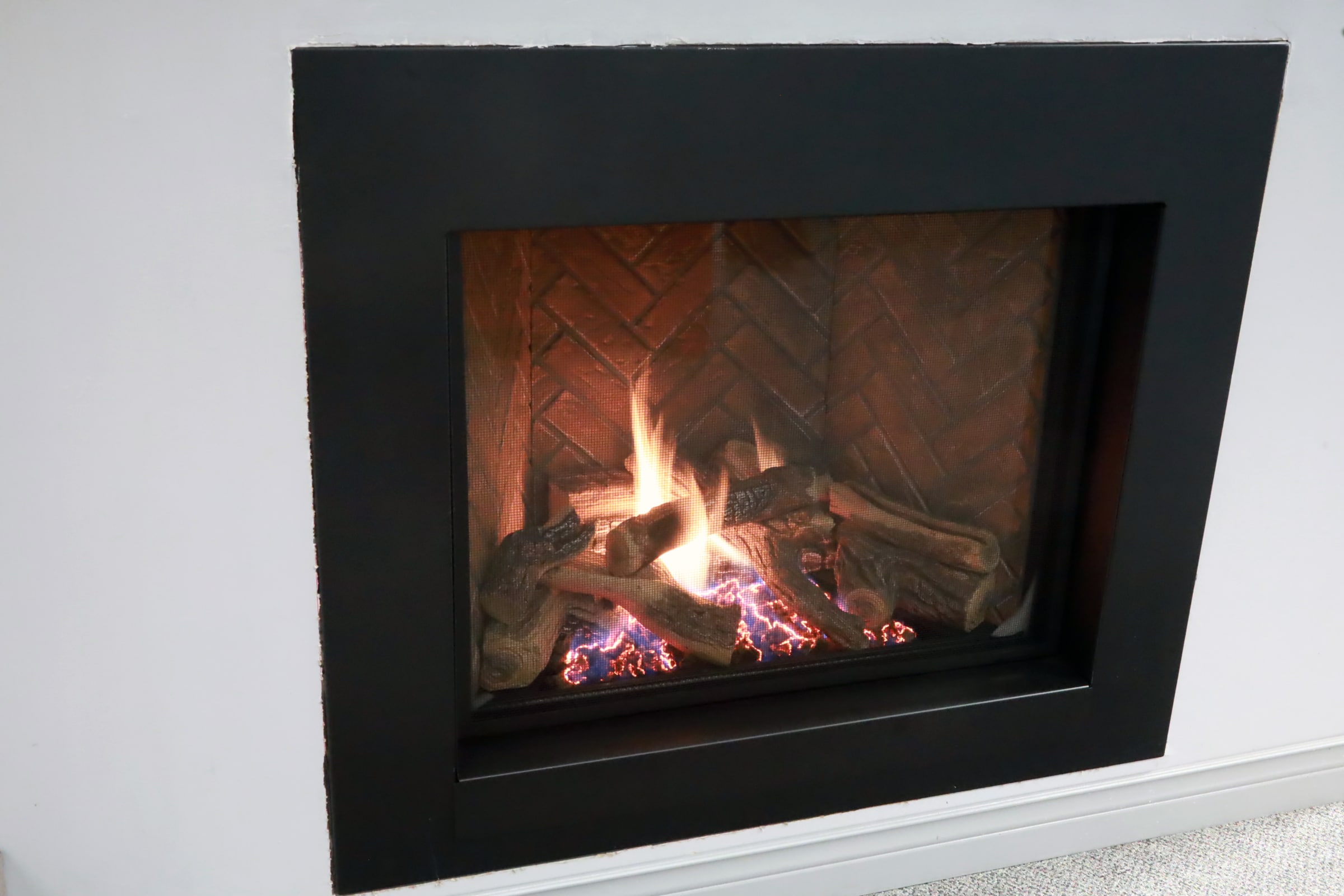 Acucraft 32-Inch Direct Vent Gas Fireplace - Image 2