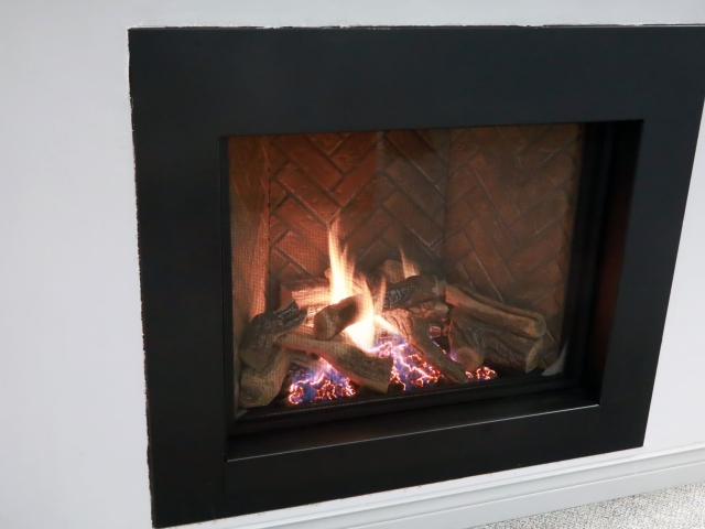 Acucraft 36-Inch Direct Vent Gas Fireplace - Image 18
